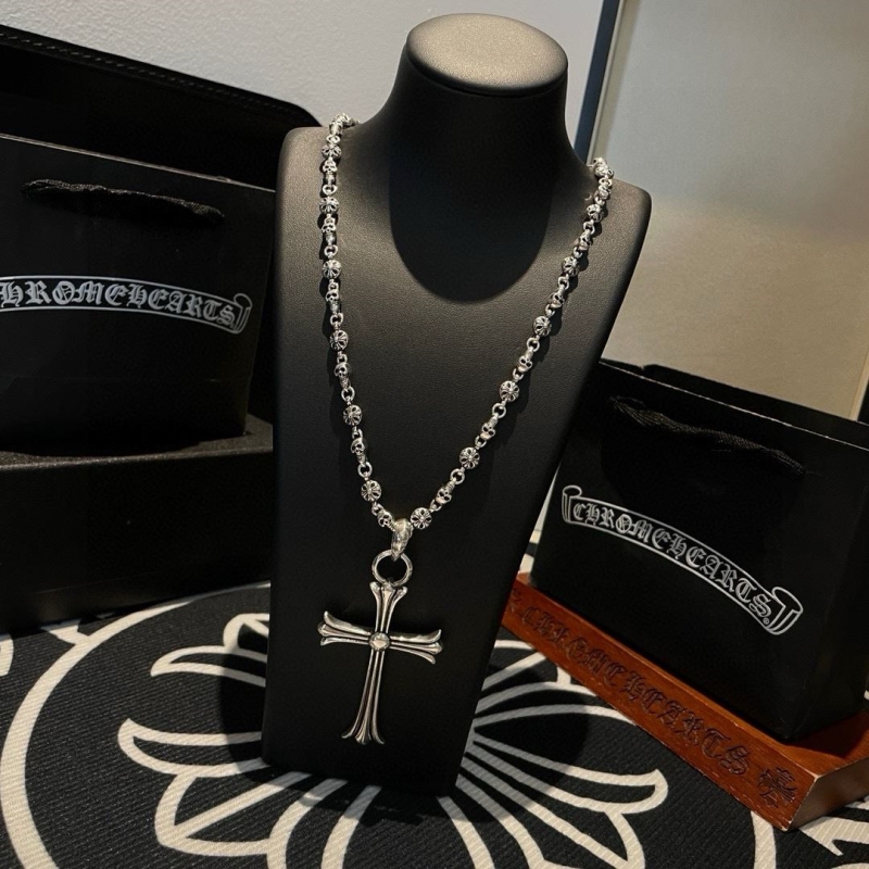Ch*0me He**ts necklaces